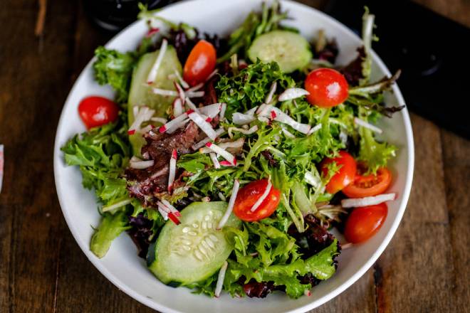 Ratatouille Prestige aux Légumes Fondants, Tomates et Herbes de Provence pour une Explosion de Saveurs